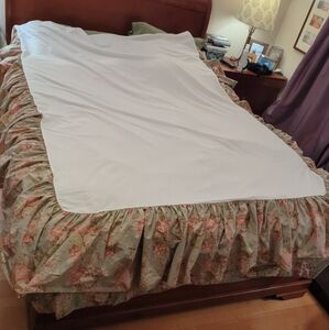 Vintage Ralph Lauren Charlotte queen sized bed skirt/dust ruffle